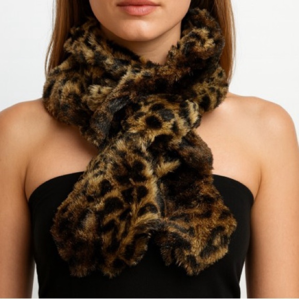 Faux Fur Leopard Print Scarf
